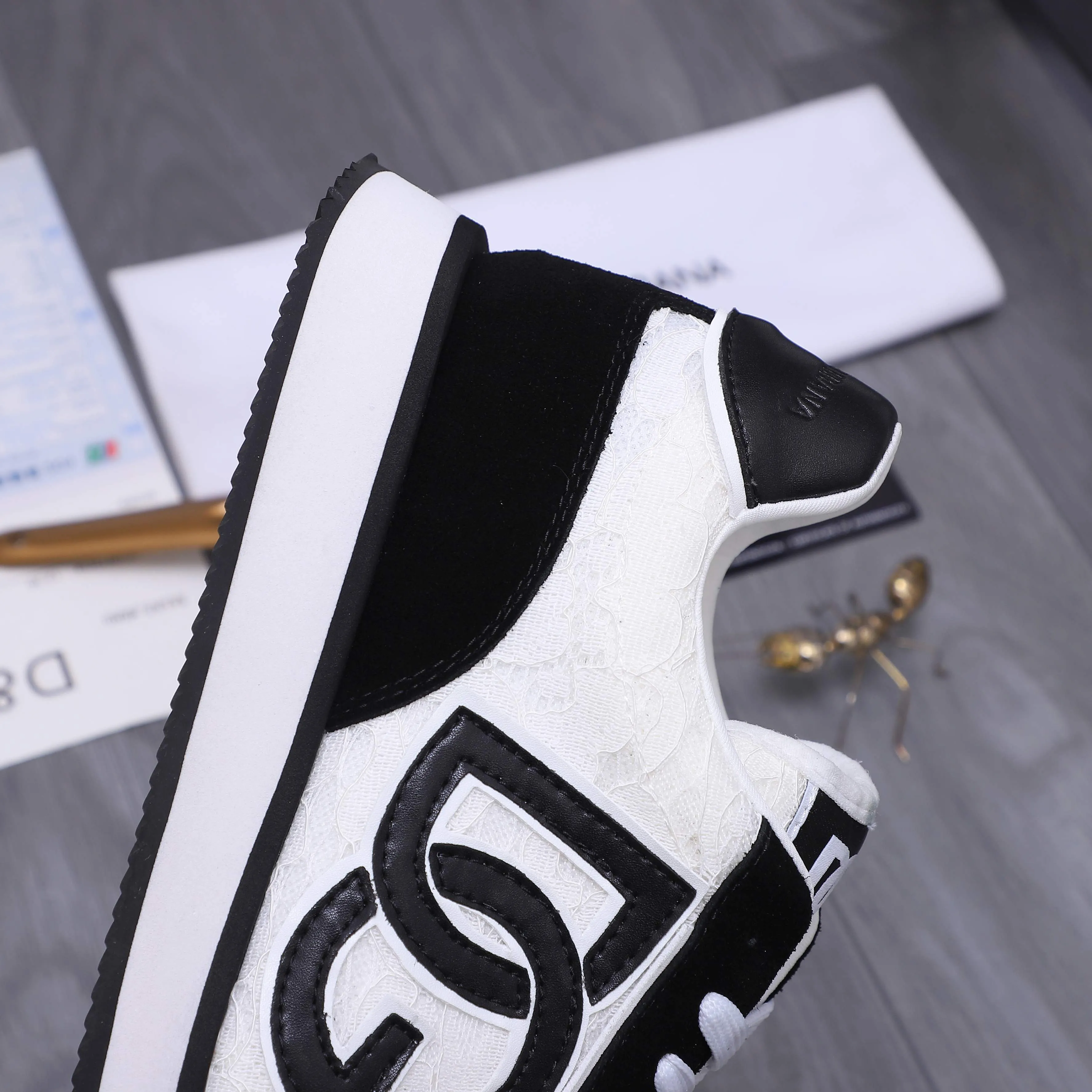 Men's shoes 💰460 Product trademark: DG (Dolce & Gabbana) casual shoes for couples. Regular size: 35-46 (45.46 is custom-made and non-refundable) Product materials: Selected frosted cowhide stitching breathable woven upper, mesh lining, cowhide insole, original outsole